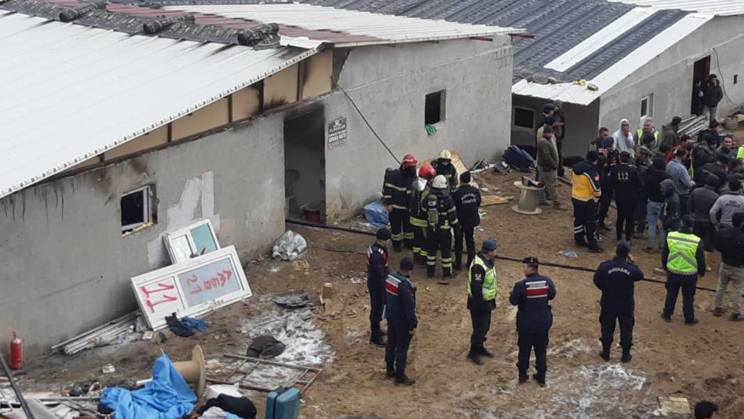 Eşyalarını kurtarmak için yanan barakaya girmişti... Şantiye işçisi yaşamını yitirdi 2